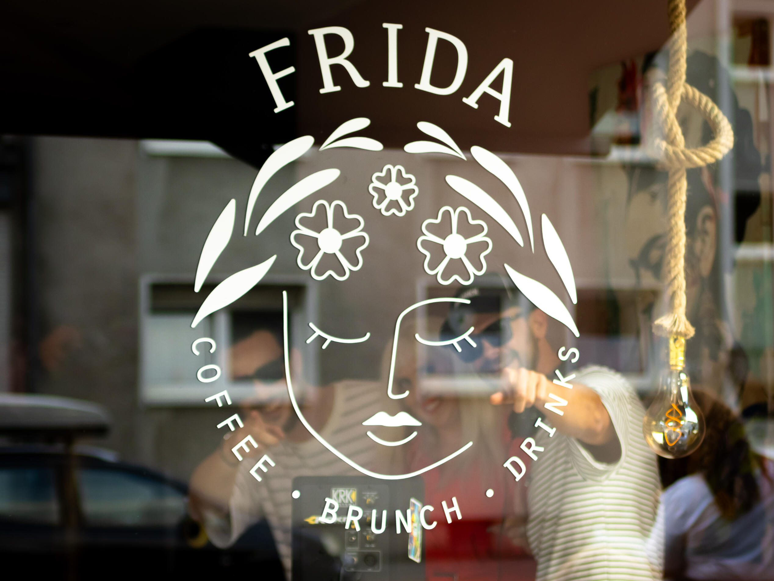 Cafe Frida Coffee Logo Szene unternehmensfotografie gastronomie duisburg branding